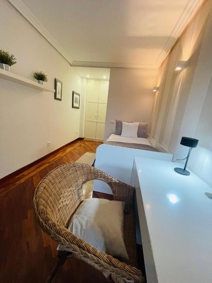 Ferienwohnung Atico Al Lado Del Ayuntamiento Oviédo Exterior foto