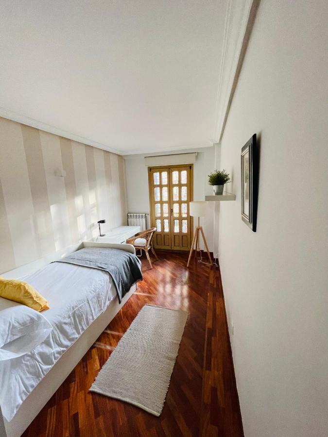 Ferienwohnung Atico Al Lado Del Ayuntamiento Oviédo Exterior foto
